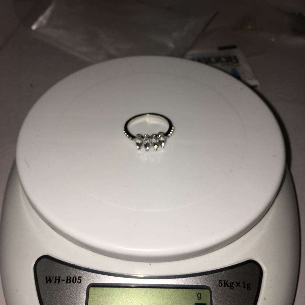 ANGLE DIAMOND RING - Picture 7 of 12